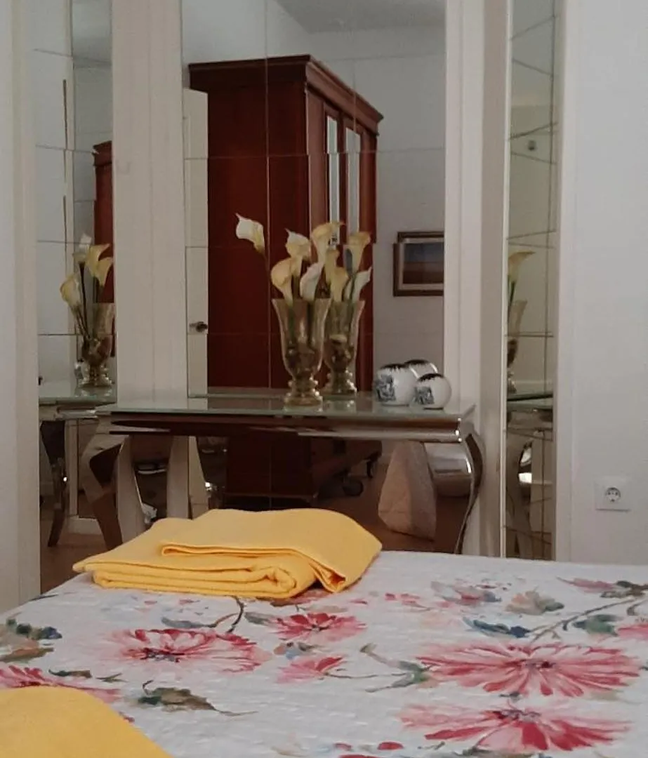 Apto Patio Andaluz. Máximo Confort y Limpieza Cádiz Apartamento